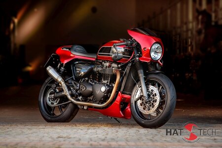 HATTECH Auspuff - RENNSTALL MOTO - OYK75 High - Schalldmpfer mit Anbauteilen fr TRIUMPH Speed Twin / Thruxton 1200 / R / RS auf original Krmmer - EU-Typgenehmigung poliert